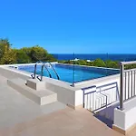 Cape Panorama Villa *